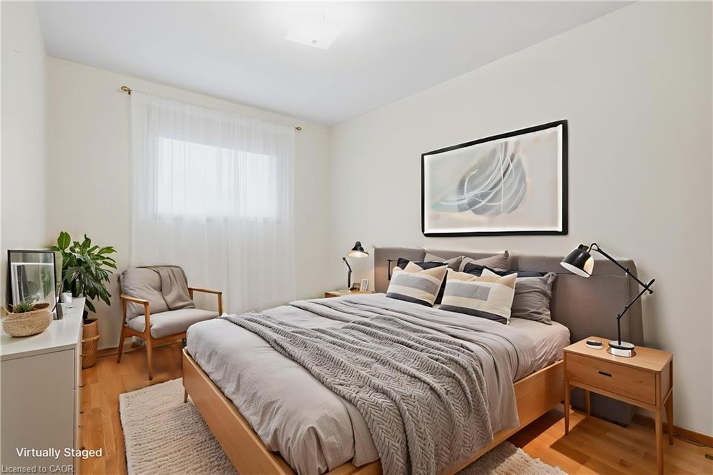 137 Picton Street E Property Photo 9