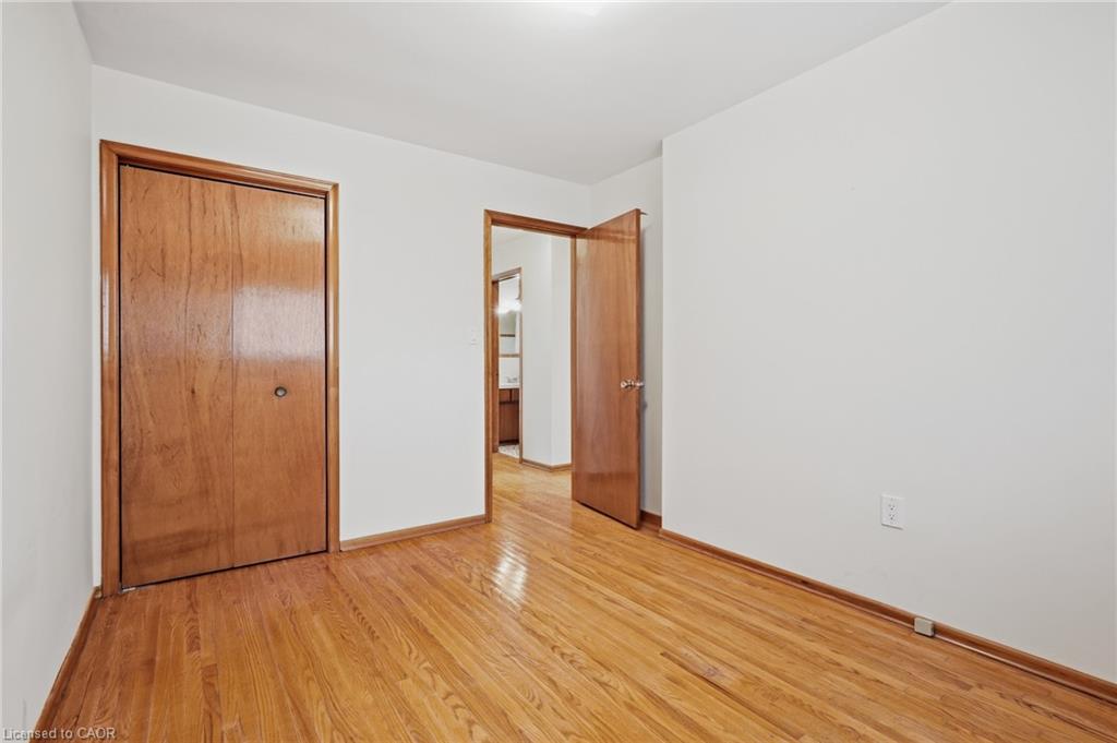 137 Picton Street E Property Photo 10