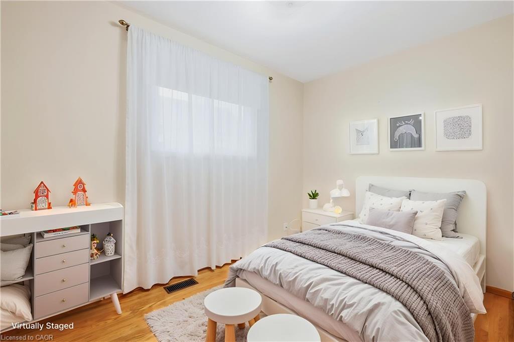 137 Picton Street E Property Photo 13
