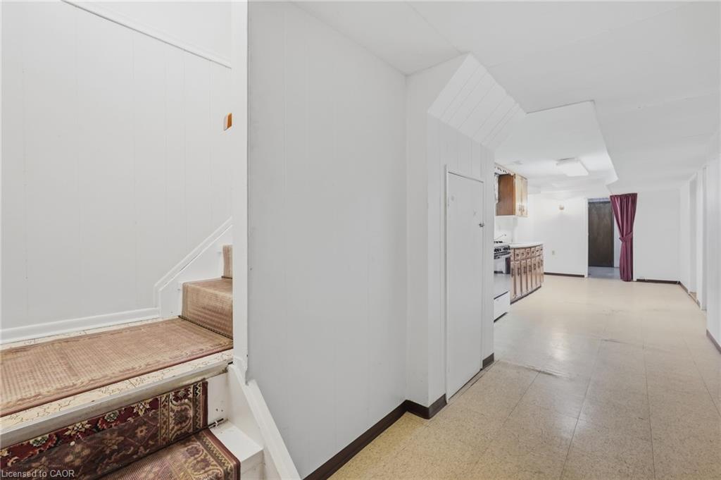 137 Picton Street E Property Photo 15