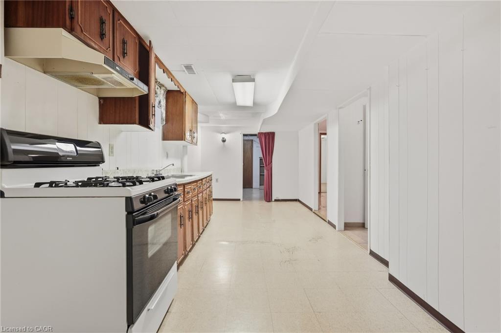 137 Picton Street E Property Photo 16