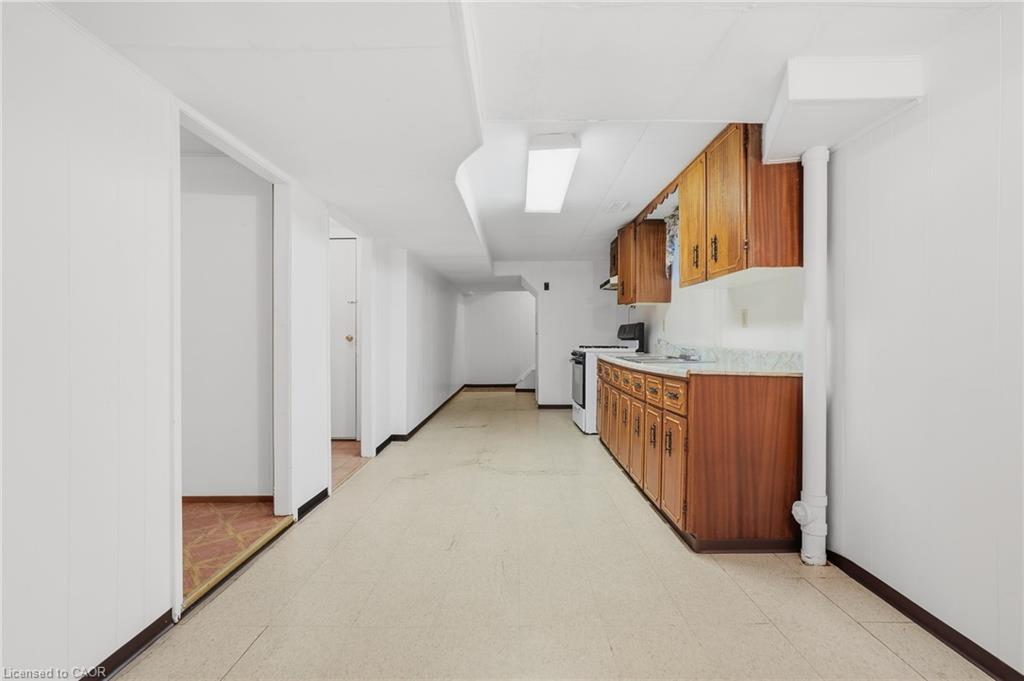 137 Picton Street E Property Photo 17