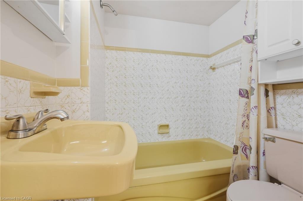 137 Picton Street E Property Photo 20