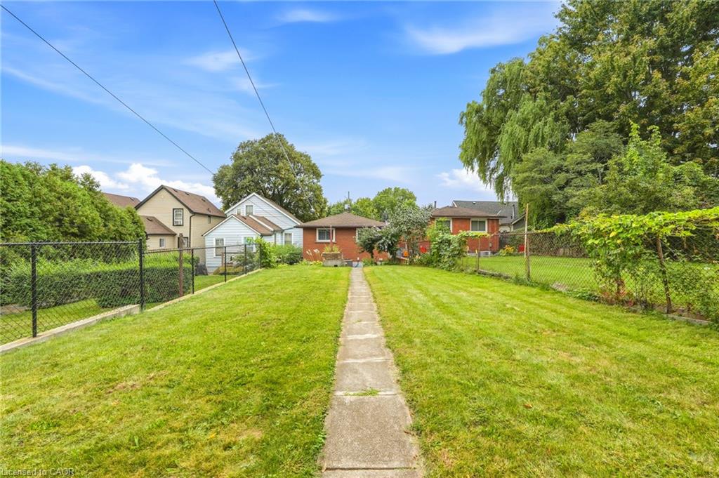 137 Picton Street E Property Photo 26
