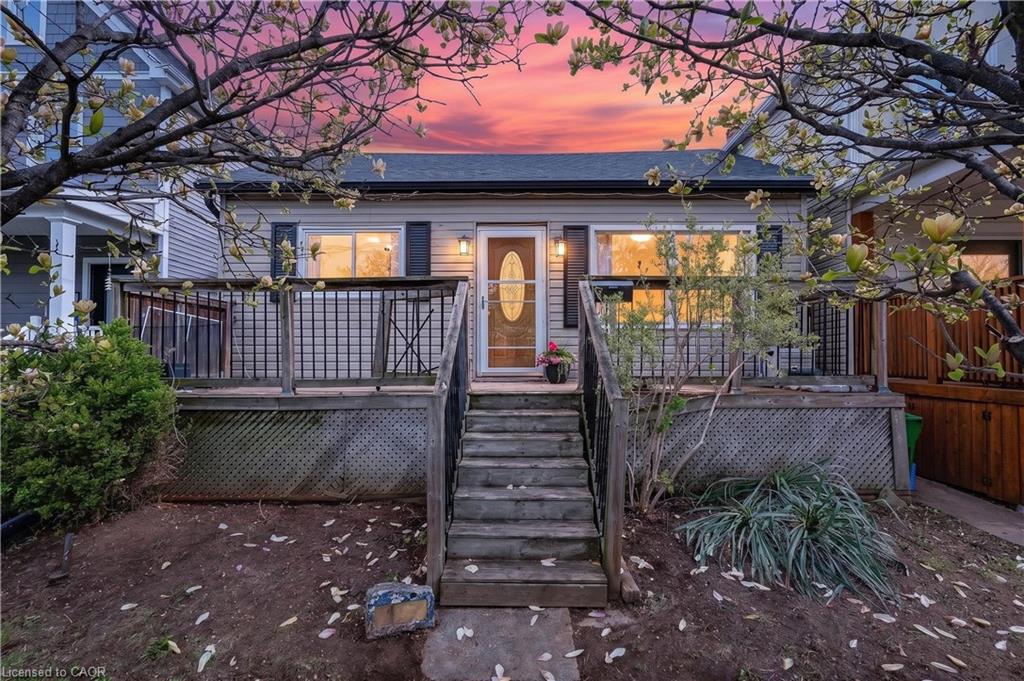 147 Strachan Street E Property Photo 2