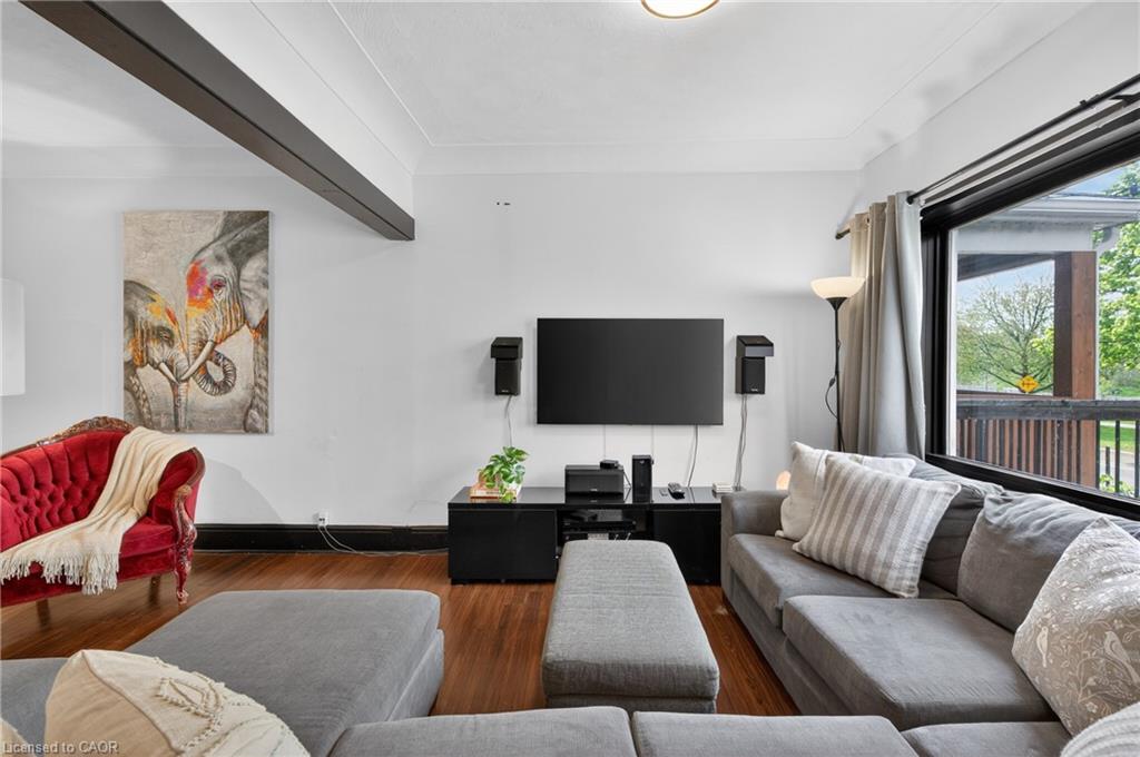 147 Strachan Street E Property Photo 7