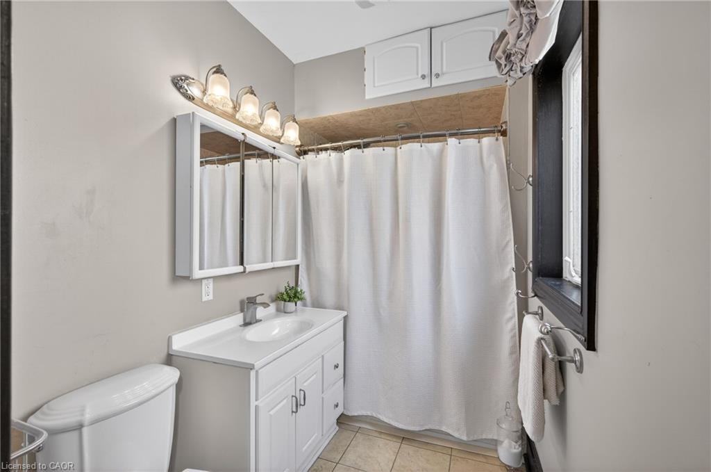 147 Strachan Street E Property Photo 10