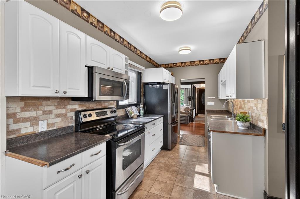 147 Strachan Street E Property Photo 13