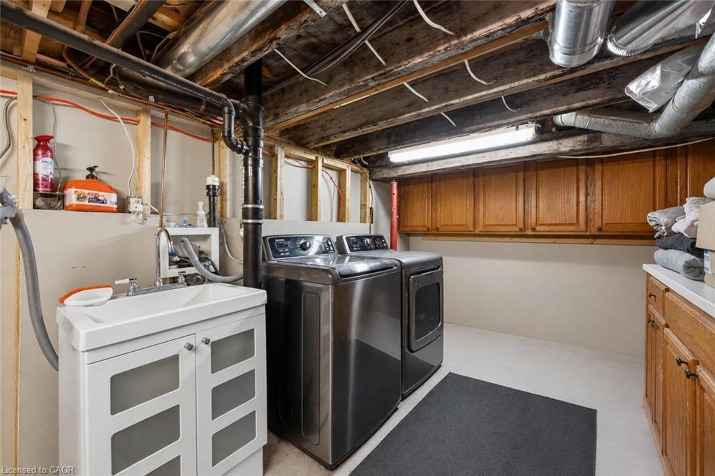 147 Strachan Street E Property Photo 18