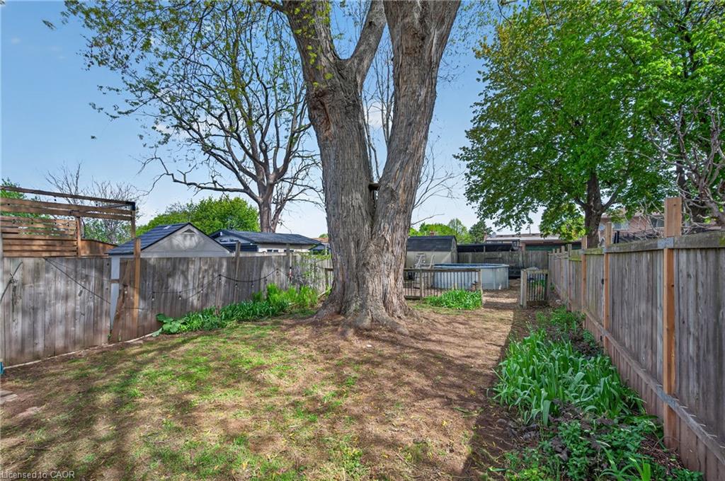 147 Strachan Street E Property Photo 20