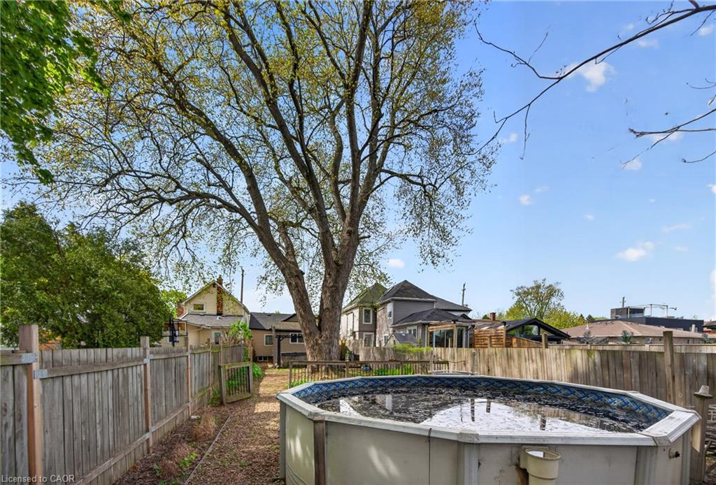 147 Strachan Street E Property Photo 22