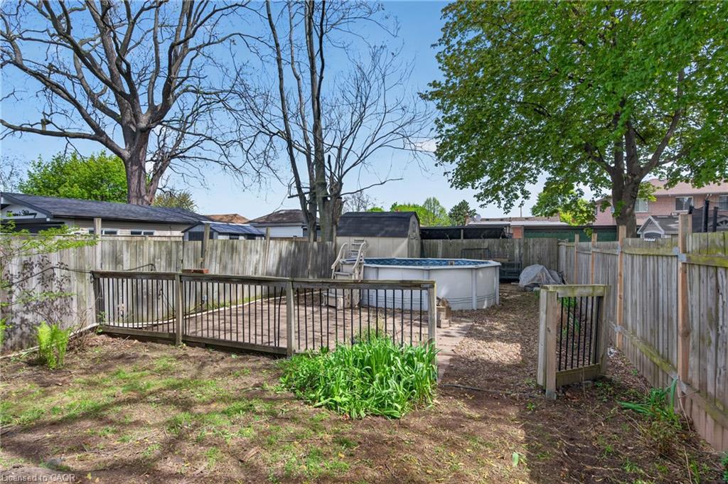 147 Strachan Street E Property Photo 23
