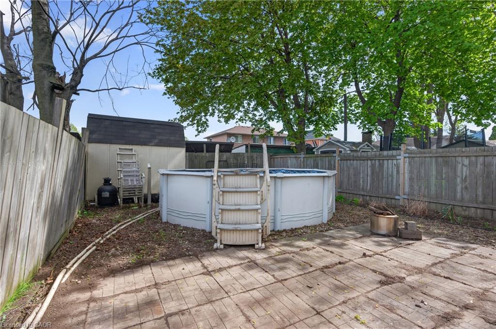 147 Strachan Street E Property Photo 24