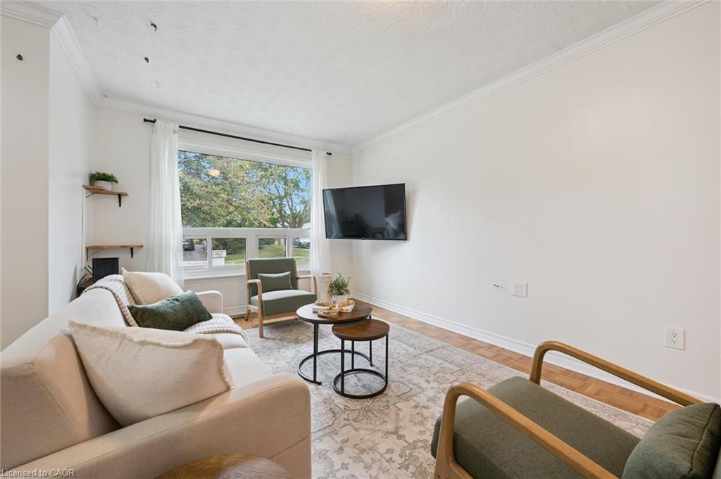 29 Mcilwraith Crescent Property Photo 1