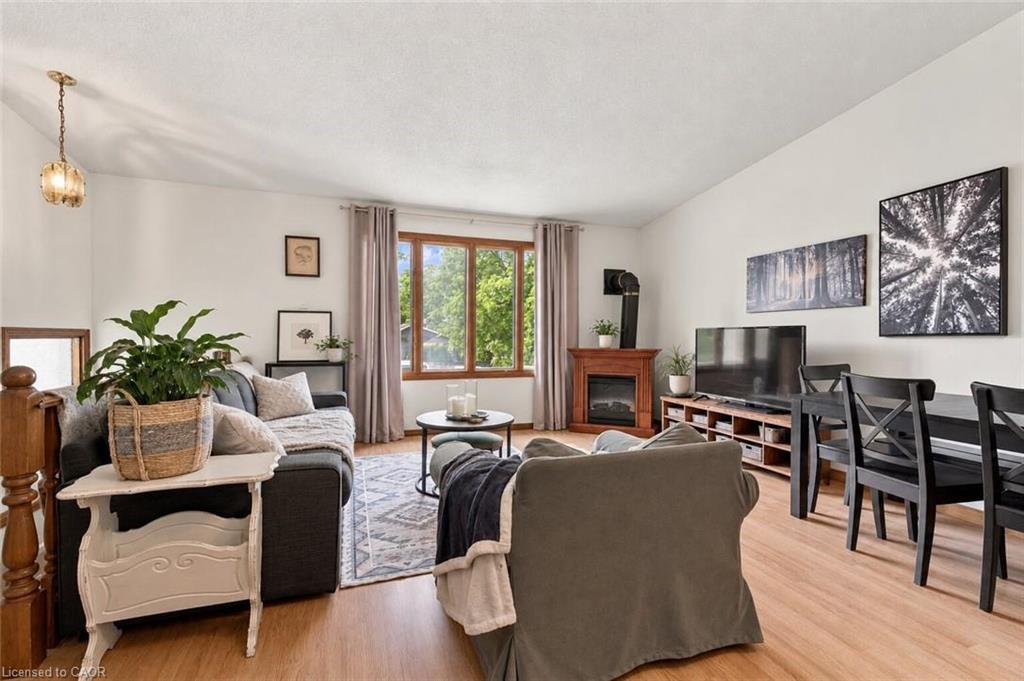 26 Renfrew Street E Property Photo 6