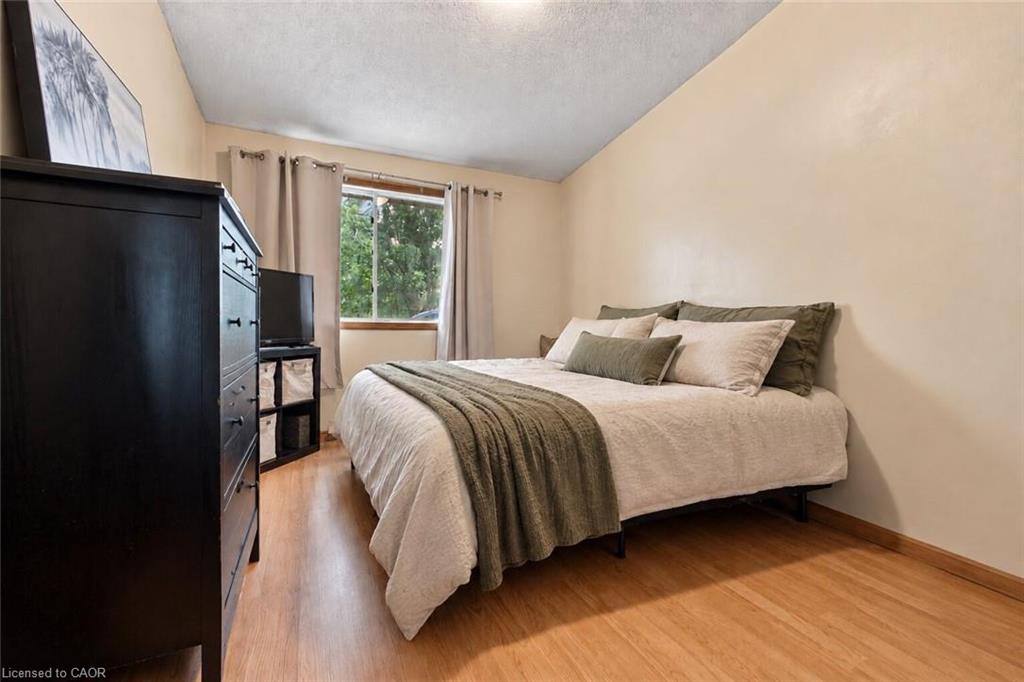 26 Renfrew Street E Property Photo 10