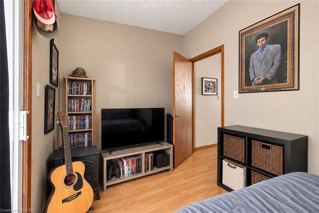 26 Renfrew Street E Property Photo 11