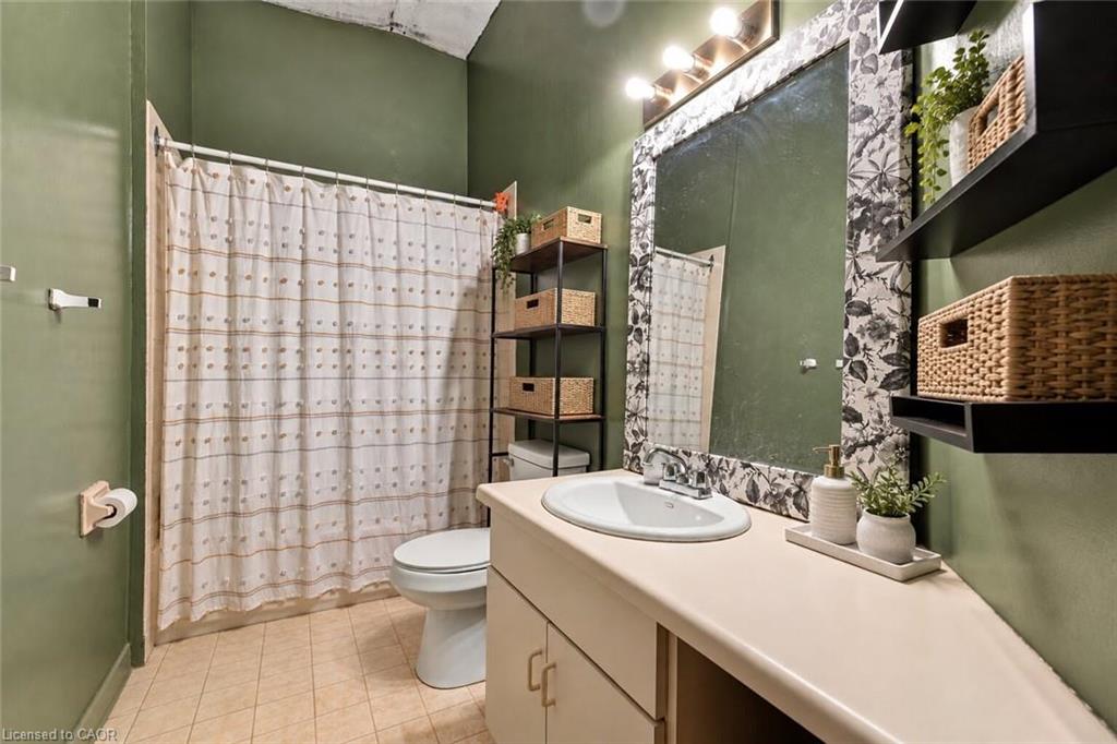 26 Renfrew Street E Property Photo 13