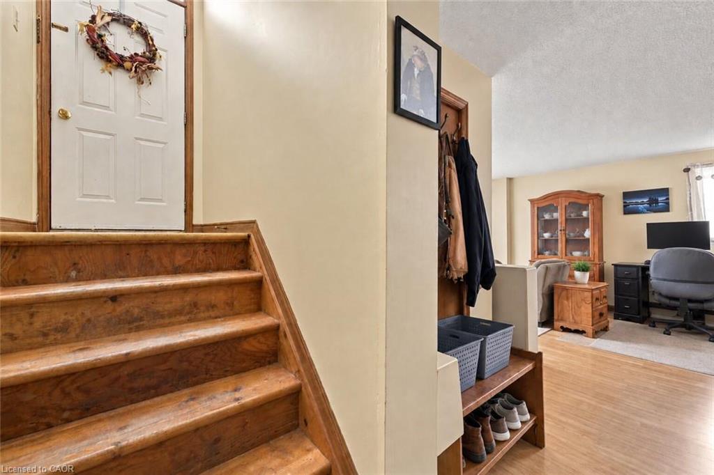 26 Renfrew Street E Property Photo 15