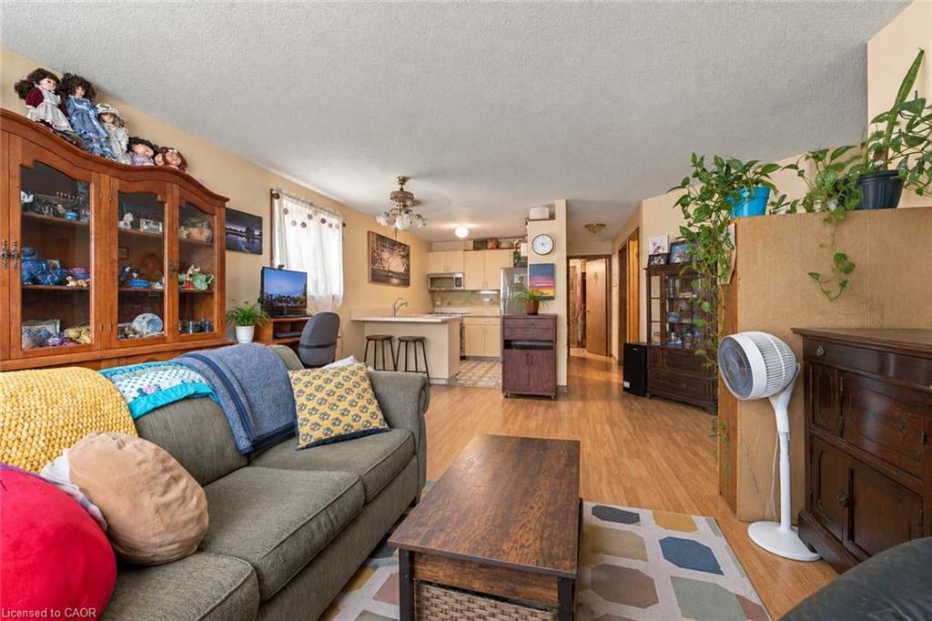 26 Renfrew Street E Property Photo 17