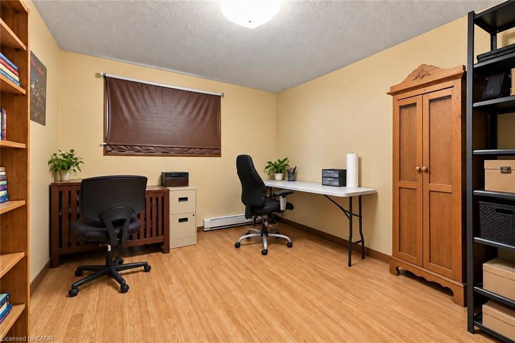 26 Renfrew Street E Property Photo 19