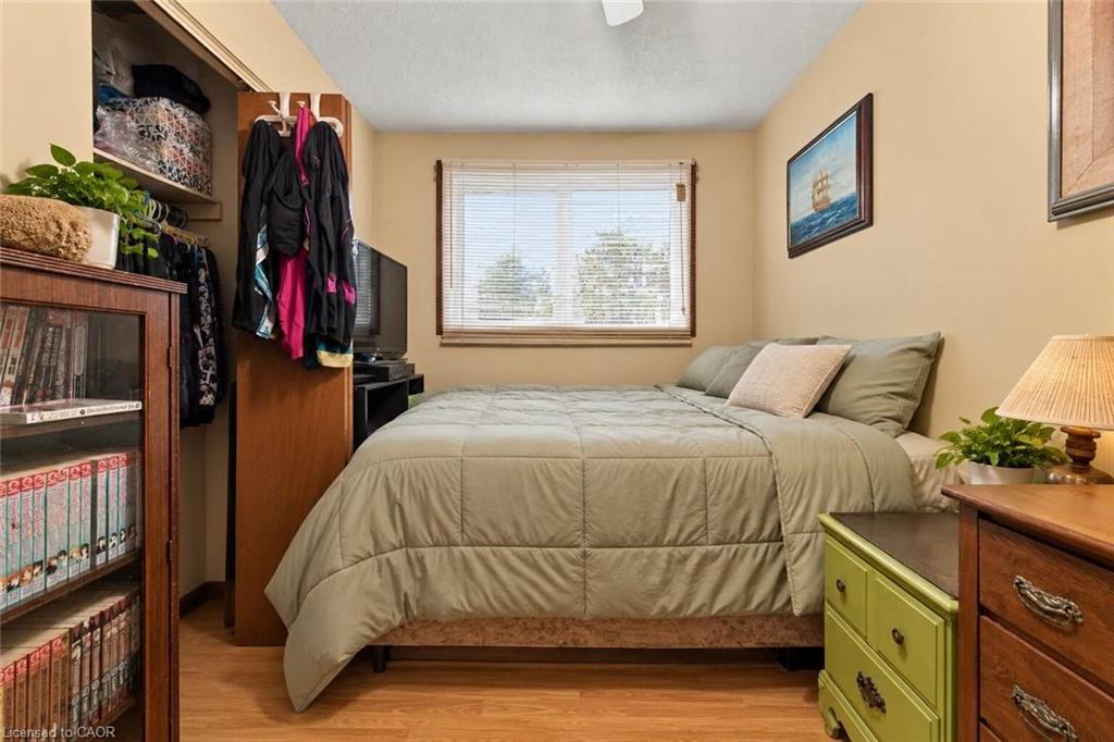 26 Renfrew Street E Property Photo 20