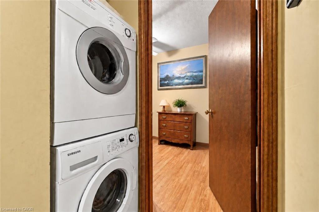 26 Renfrew Street E Property Photo 21