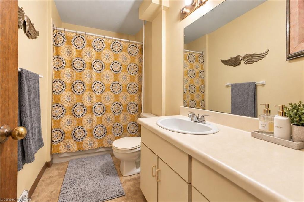 26 Renfrew Street E Property Photo 22