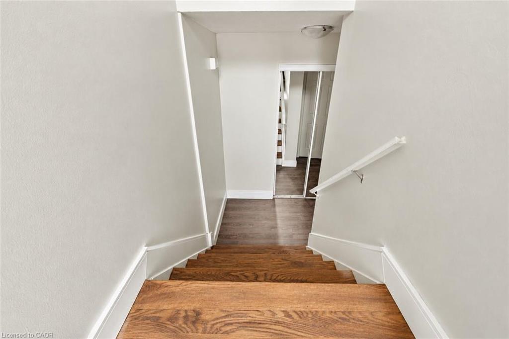 26 Renfrew Street E Property Photo 23