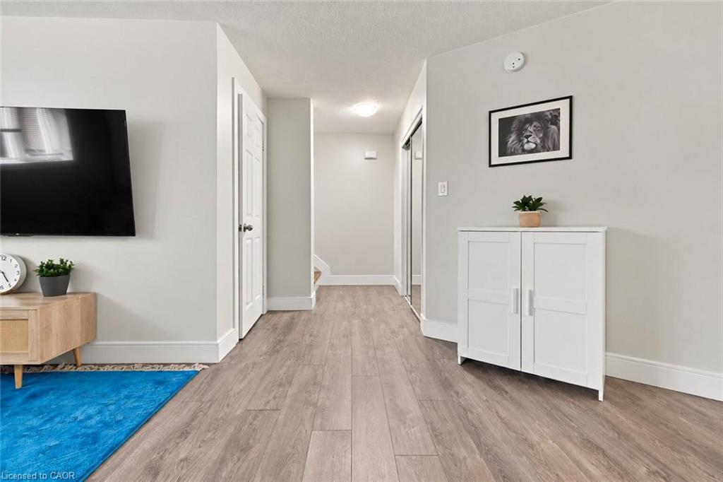 26 Renfrew Street E Property Photo 24
