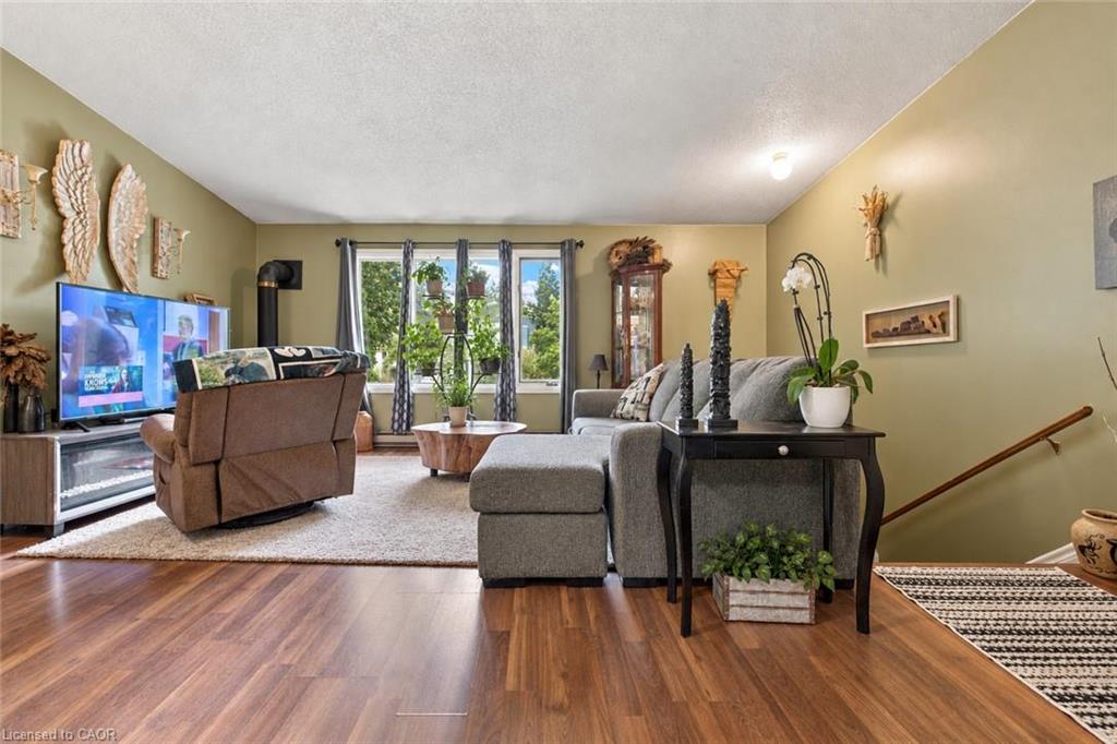 26 Renfrew Street E Property Photo 33
