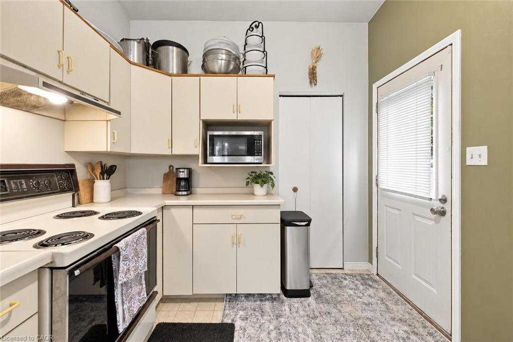 26 Renfrew Street E Property Photo 36