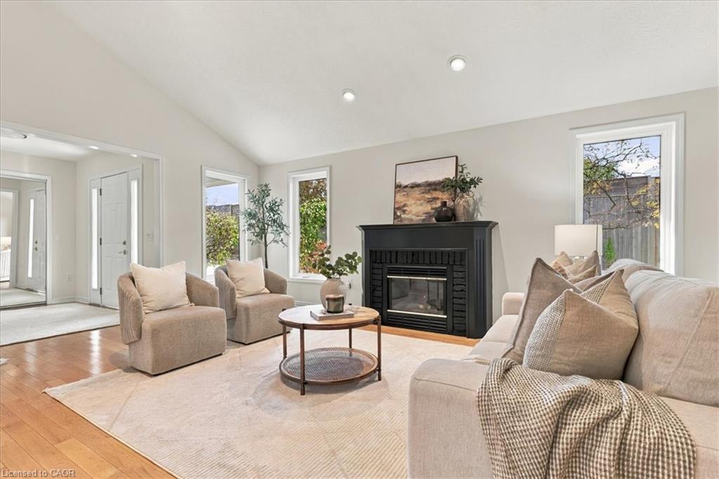 150 Wesley Crescent Property Photo 2