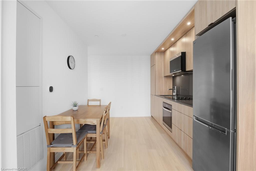 2010-60 Central Park Roadway Property Photo 7