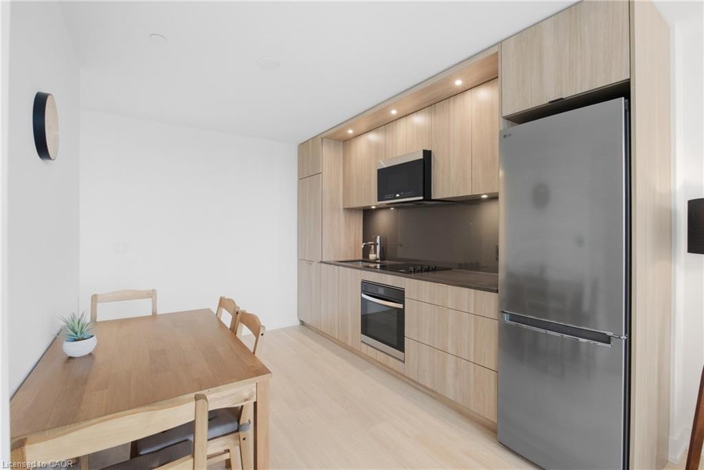 2010-60 Central Park Roadway Property Photo 8