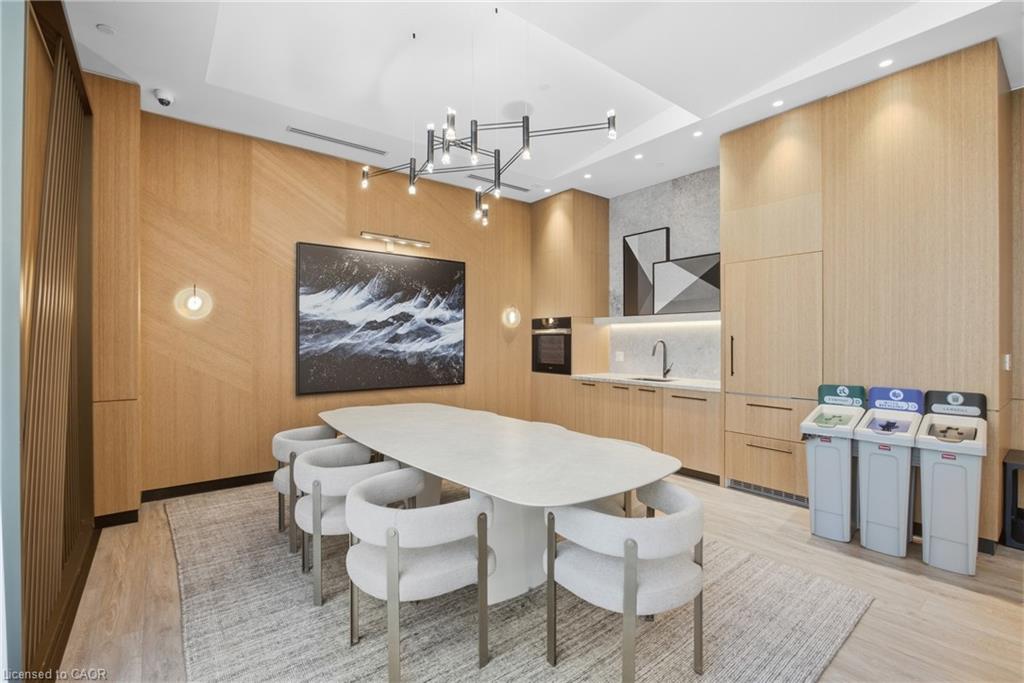 2010-60 Central Park Roadway Property Photo 28