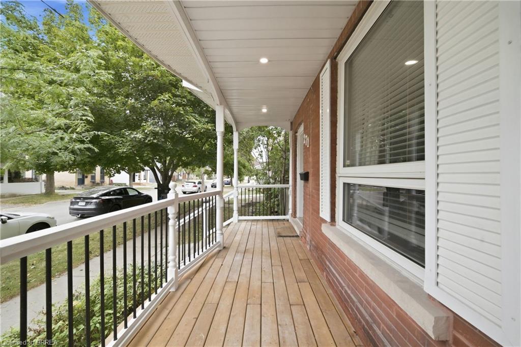 271 Park Avenue Property Photo 3