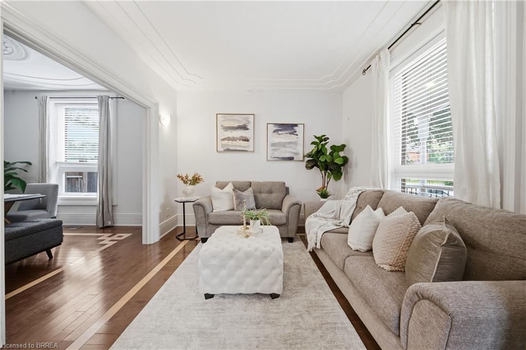 271 Park Avenue Property Photo 6