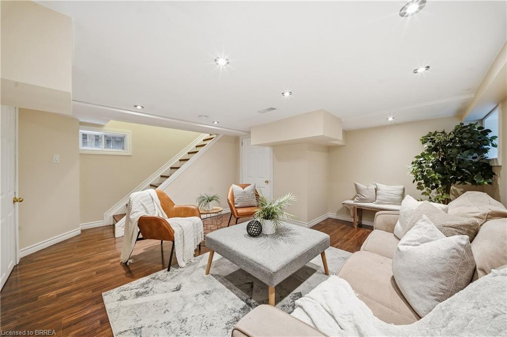 271 Park Avenue Property Photo 22