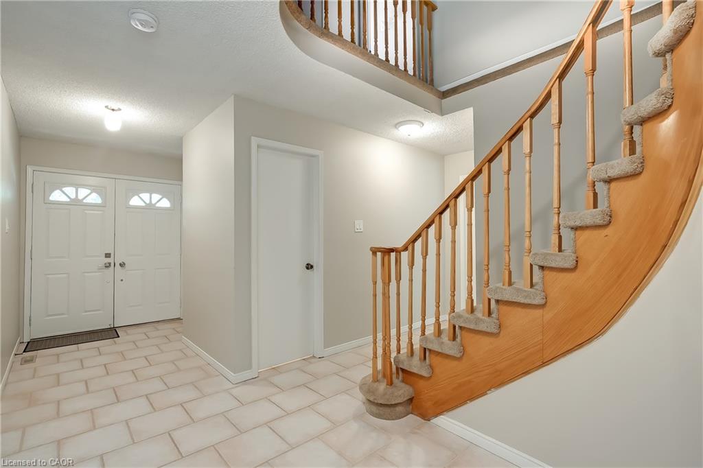 265 Mississaga Street Property Photo 3