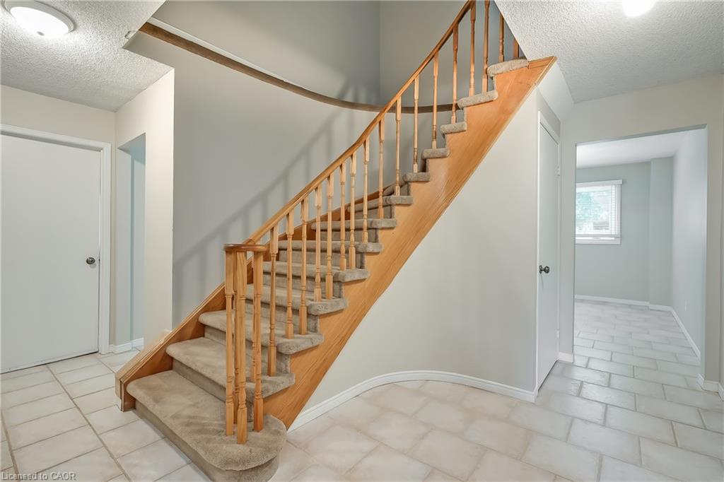265 Mississaga Street Property Photo 4