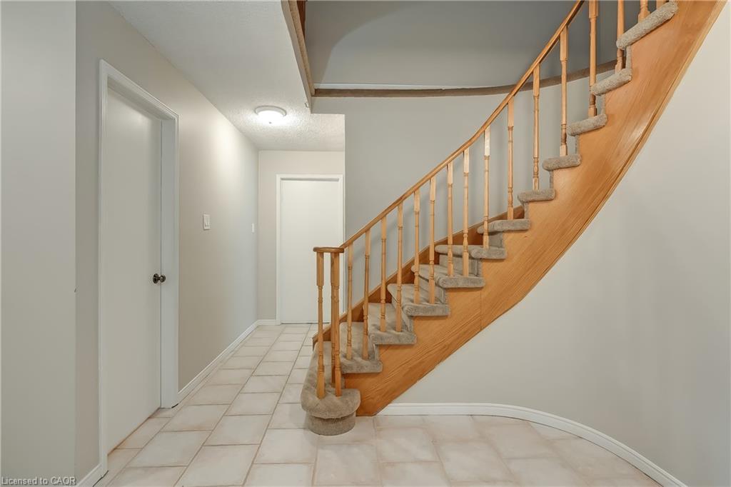 265 Mississaga Street Property Photo 6