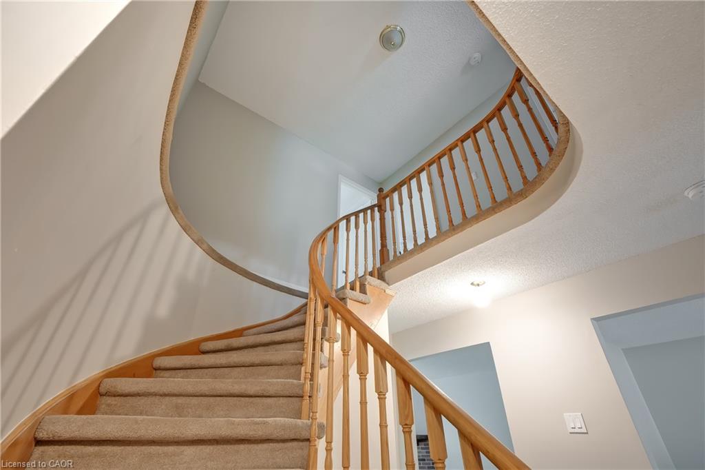 265 Mississaga Street Property Photo 8