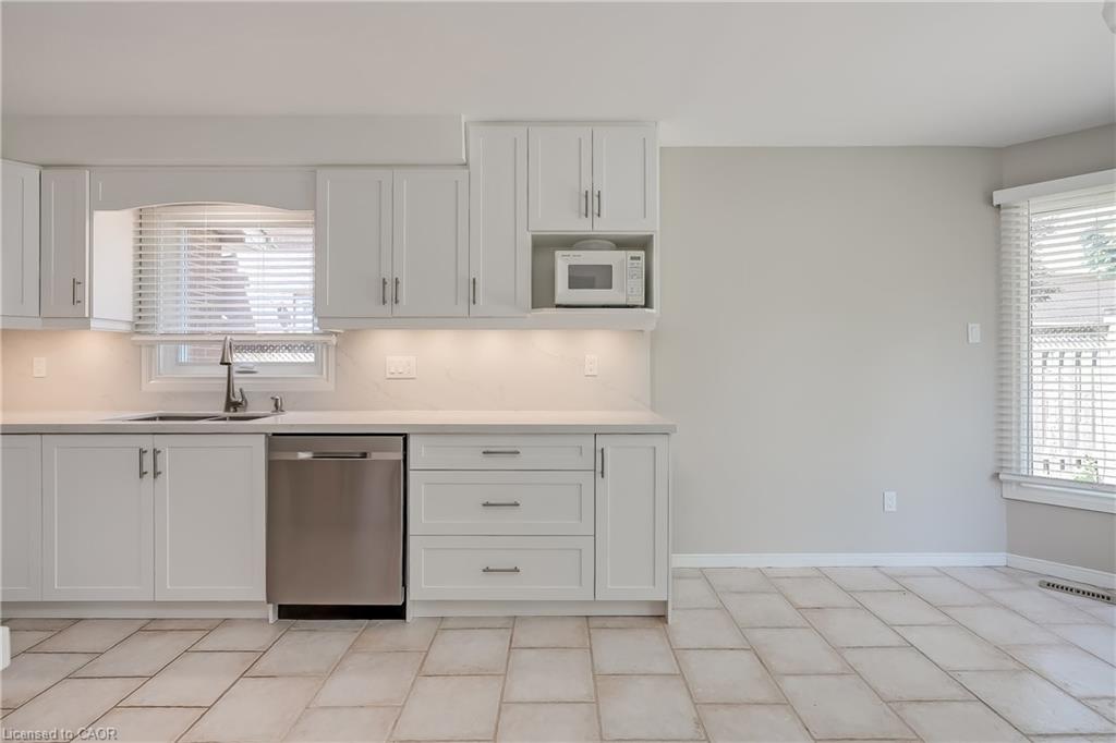 265 Mississaga Street Property Photo 14
