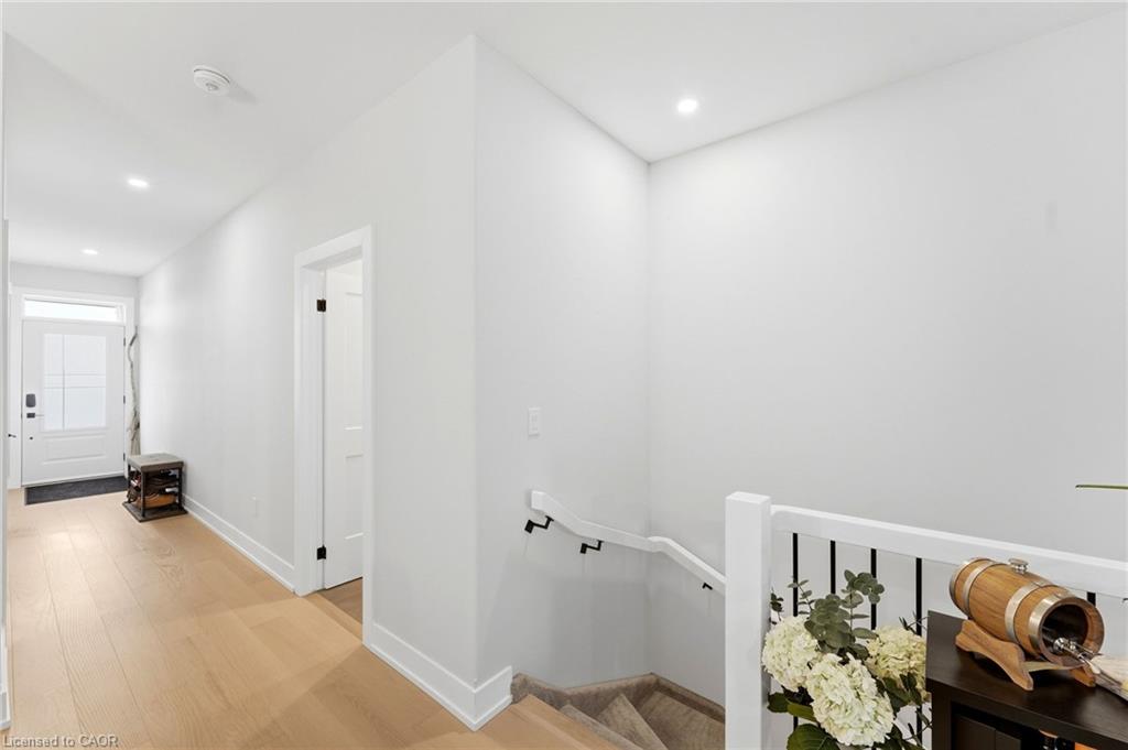 226 Lafayette Street E Property Photo 4