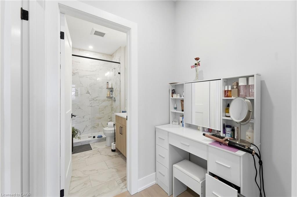 226 Lafayette Street E Property Photo 16