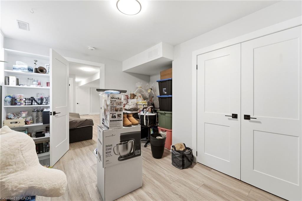 226 Lafayette Street E Property Photo 26