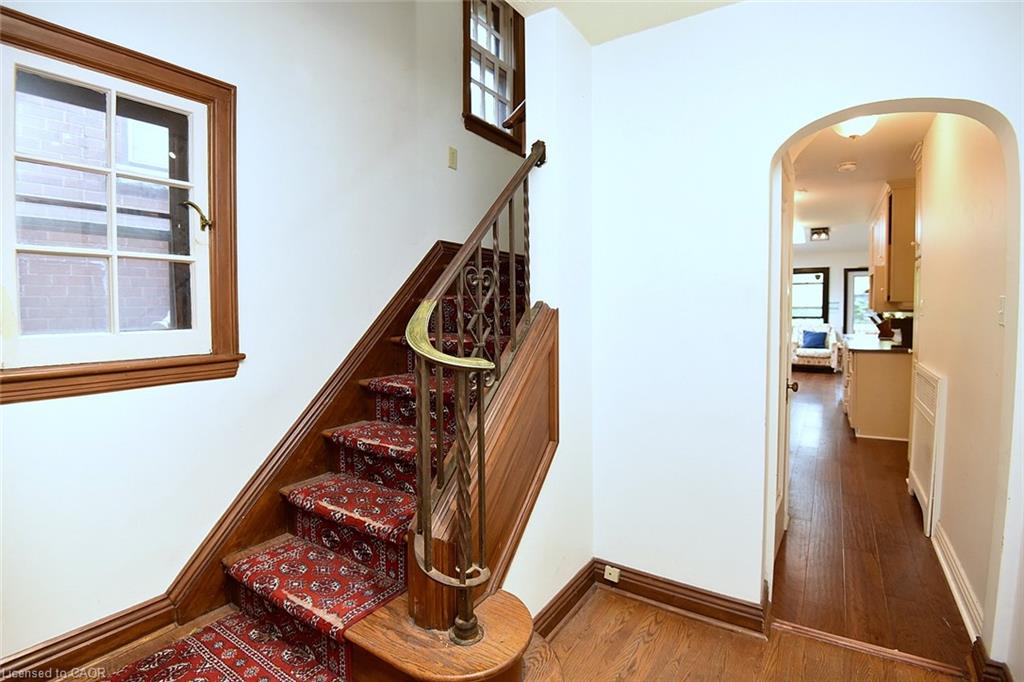 1236 King Street W Property Photo 5