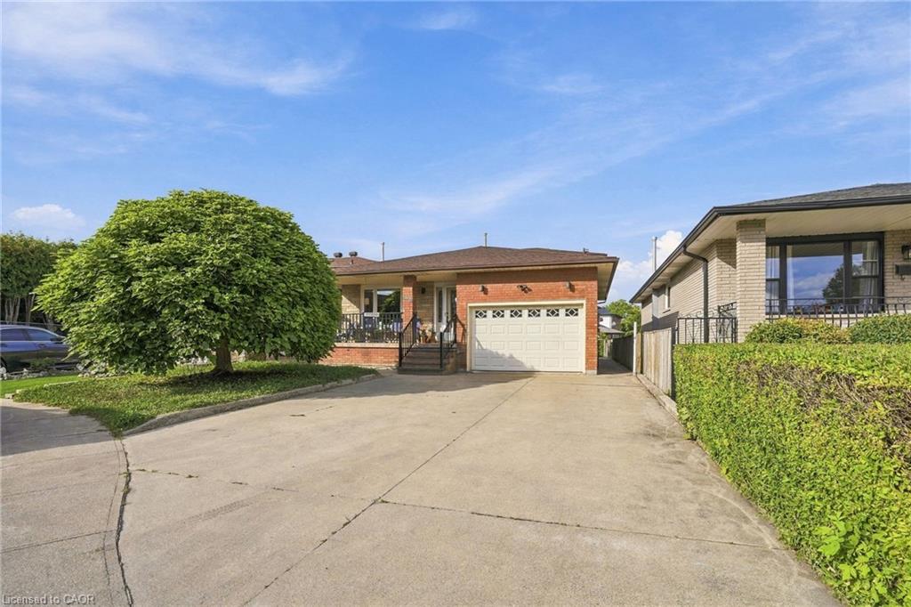42 Lasila Court Property Photo 3
