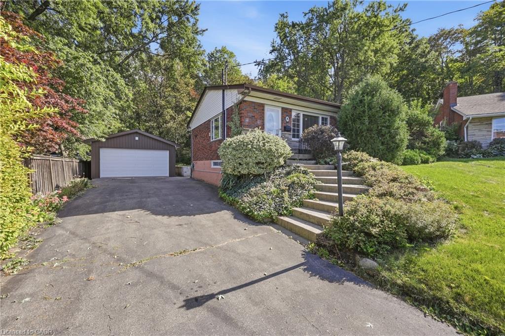 8 Hill Place Property Photo 3